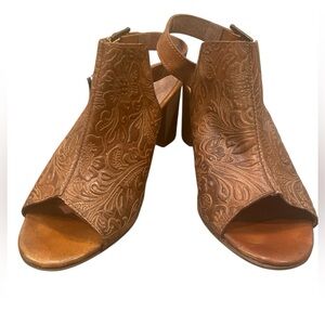 Roper Mika II Tan Leather Block Heel Embossed Western Sandal Sz 10